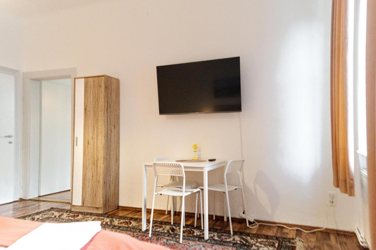 Comfy 2Br- Apartment Near Wiener Stadthalle Eksteriør bilde